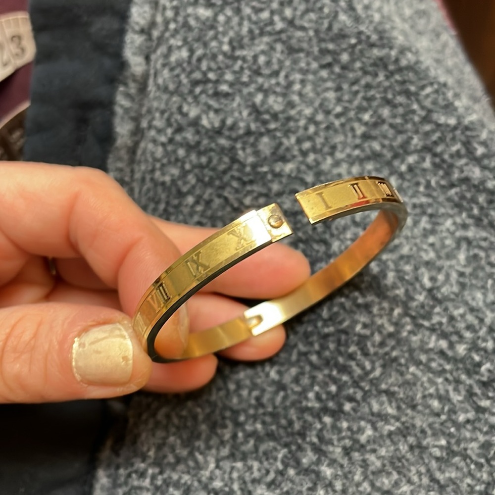 Roman numerals bangle - Picture 4 of 7